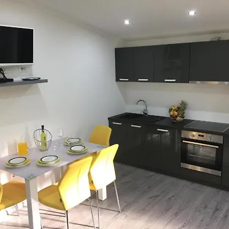 Apartment With A Parking Space Kastel Gomilica, - 22714